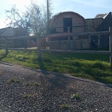 Cht'I Roulotte Hotel La Neuville-du-Bosc Exterior foto